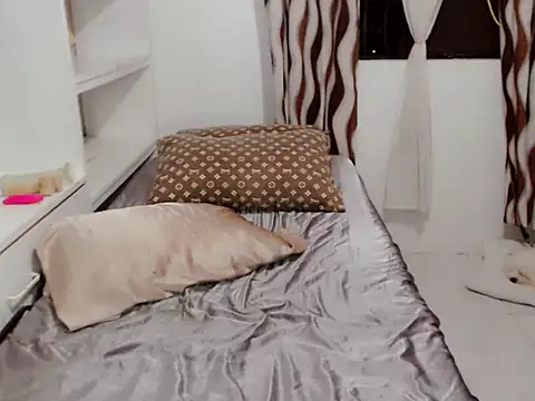 Ella_cummers webcam