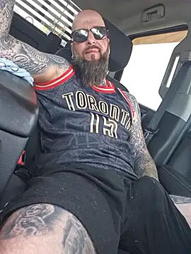 Beardedtattood live cam on StripChat