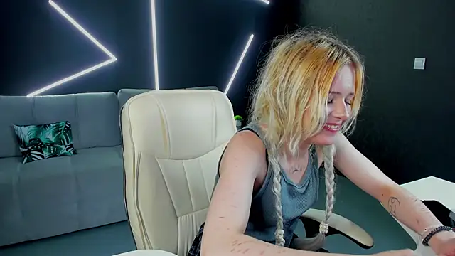 kikipeach live cam on StripChat