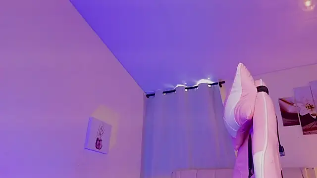 naomifire_ webcam