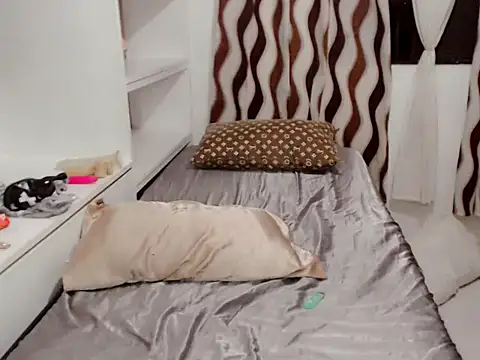 Ella_cummers webcam