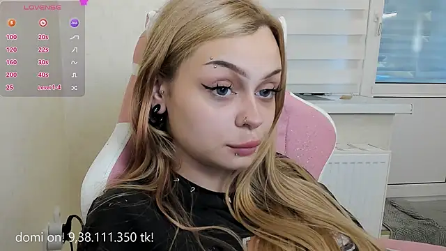 MelonyEmo webcam
