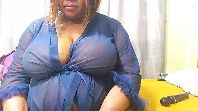 BustyMatureStepmum webcam