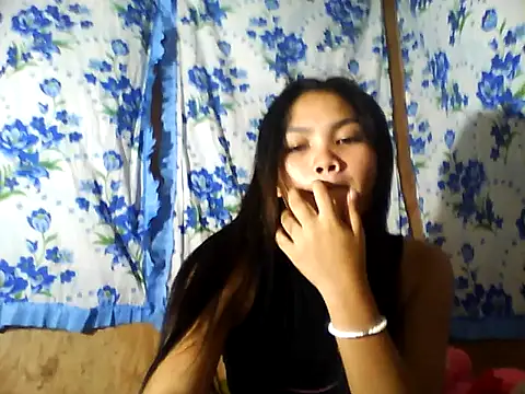 PinaySkinnyJust18 webcam