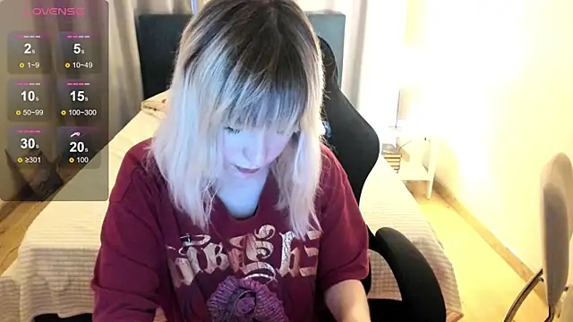 MiaKimiko webcam