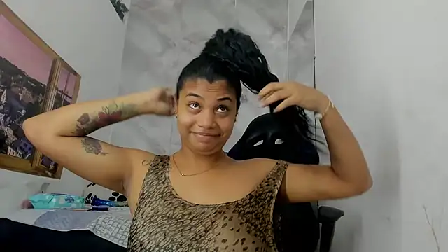 EllyBloom webcam