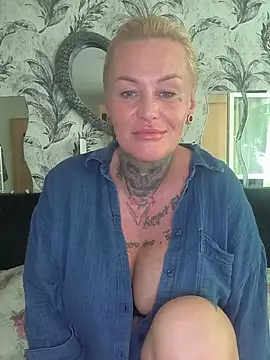 InkedMissLaBaehm webcam