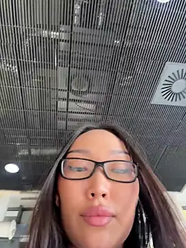 trytomakememoam live cam on StripChat