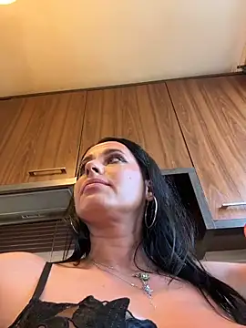 Hotmomcheckk_ live cam on StripChat