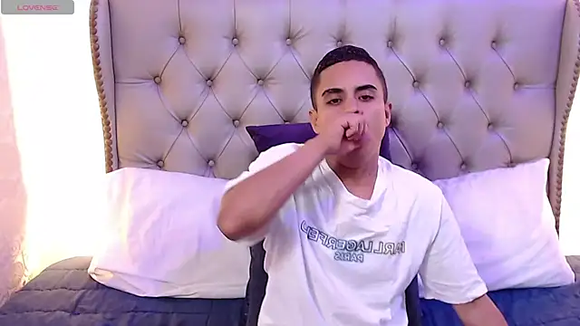Liiamthompson webcam