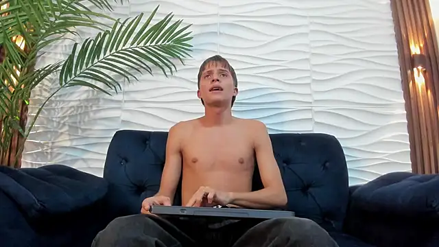 pavo_tv (M twink) - Show cum