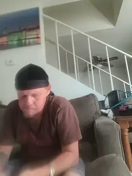 yourMasterisBored live cam on StripChat