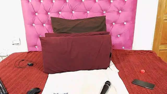 WILD_KITTYxXx webcam