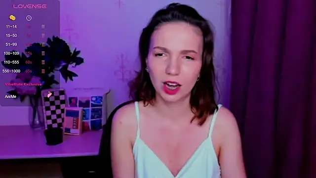 KindHazelHere_ live cam on StripChat