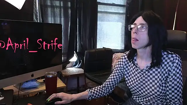 April_Strife webcam
