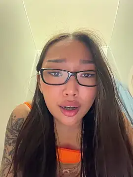 trytomakememoam live cam on StripChat