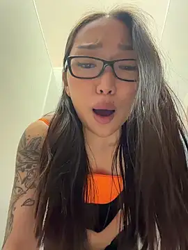 trytomakememoam live cam on StripChat