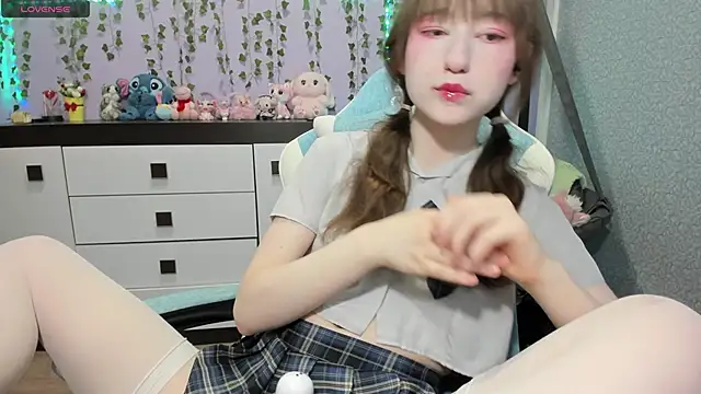 Yoonhee_ki live cam on StripChat