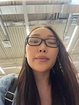 trytomakememoam live cam on StripChat