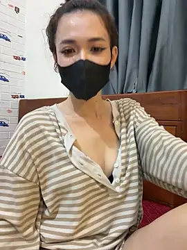 Quynhbabysexy live cam on StripChat
