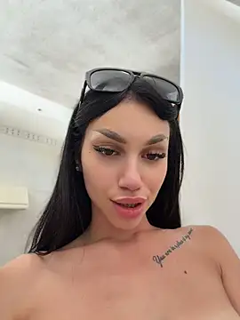 ilariea_girl live cam on StripChat