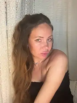 MilaniMuse live cam on StripChat