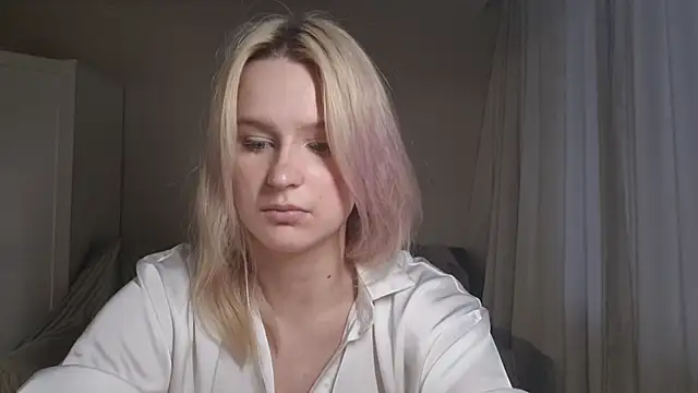 BloomMoon live cam on StripChat