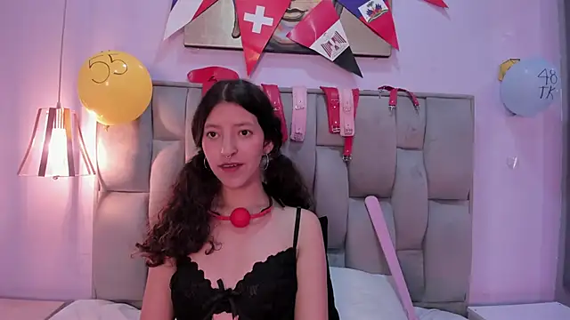 Namii__ live cam on StripChat