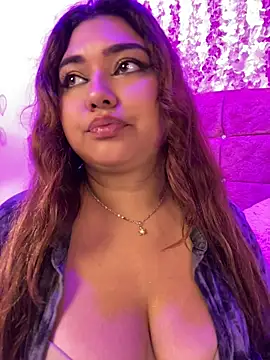 CurvyLolaX live cam on StripChat