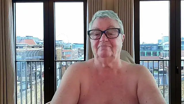 Mystery-Grandmother live cam on StripChat