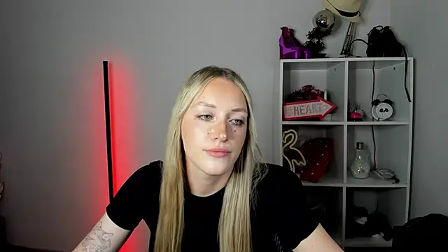 EvelynBlond webcam