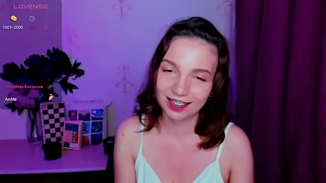 KindHazelHere_ live cam on StripChat