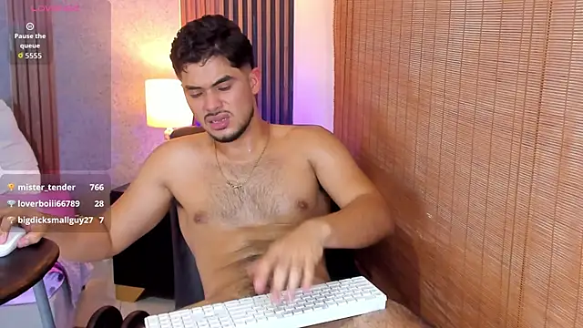 luciano_vitale live cam on StripChat