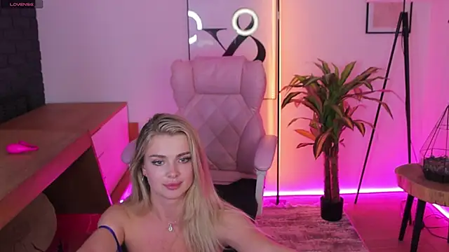 Angel___Blond live cam on StripChat