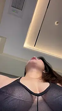 mo-mo-69 live cam on StripChat