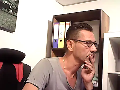 mastercharisma35 (Ask my age) - like tips pls. ı stand up for you.. okey