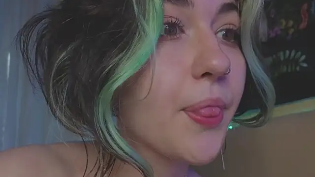 Miko_Meow live cam on StripChat