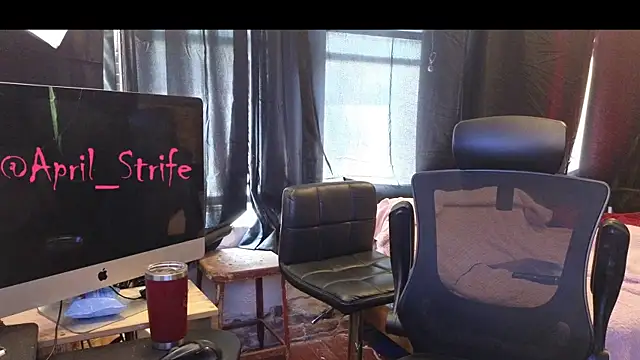 April_Strife live cam on StripChat