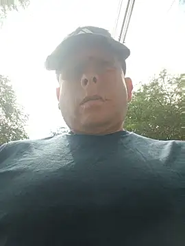 chicoguapo8 live cam on StripChat