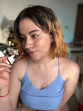 NikkiNix webcam