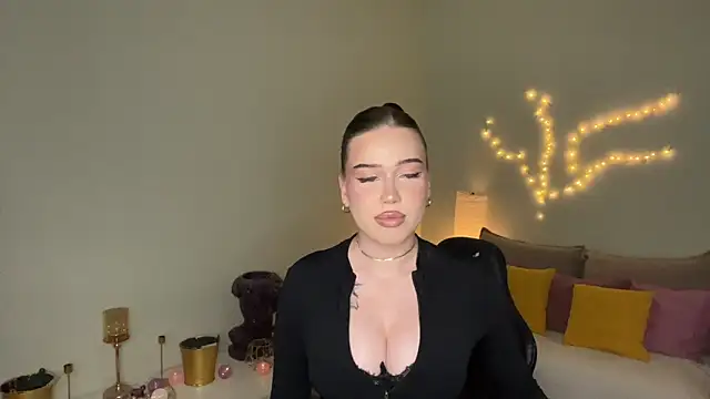 mistress_of_hearts live cam on StripChat