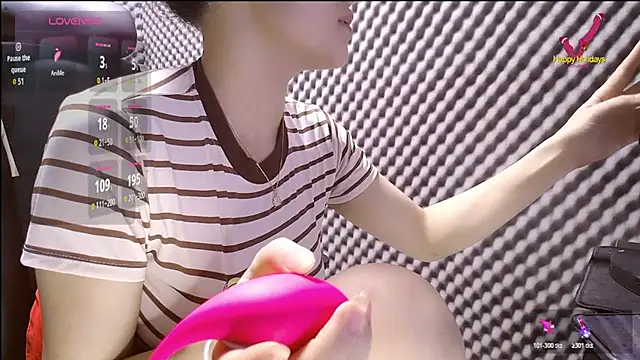 Shiny_68 live cam on StripChat