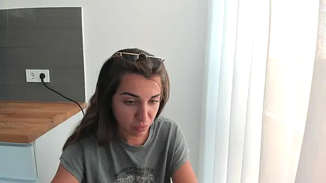 summmmersky1 live cam on StripChat