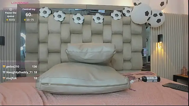 noah_pariss webcam