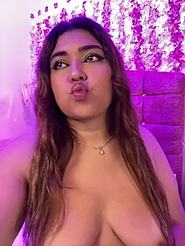 CurvyLolaX webcam