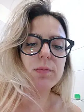 dolcehelena993 (G young) - I FUCK MY PUSSY AND I SQUIRT