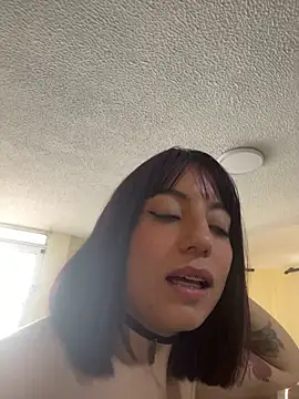 Mia_fiire live cam on StripChat