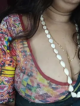 Aarna111 live cam on StripChat