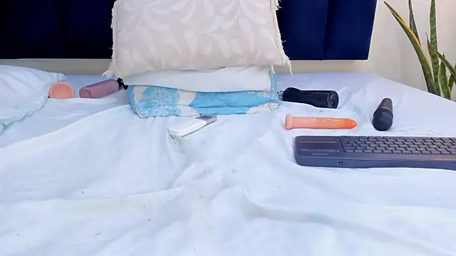 mayaevansmg webcam