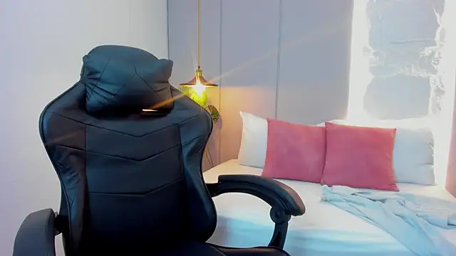 kira_relish webcam